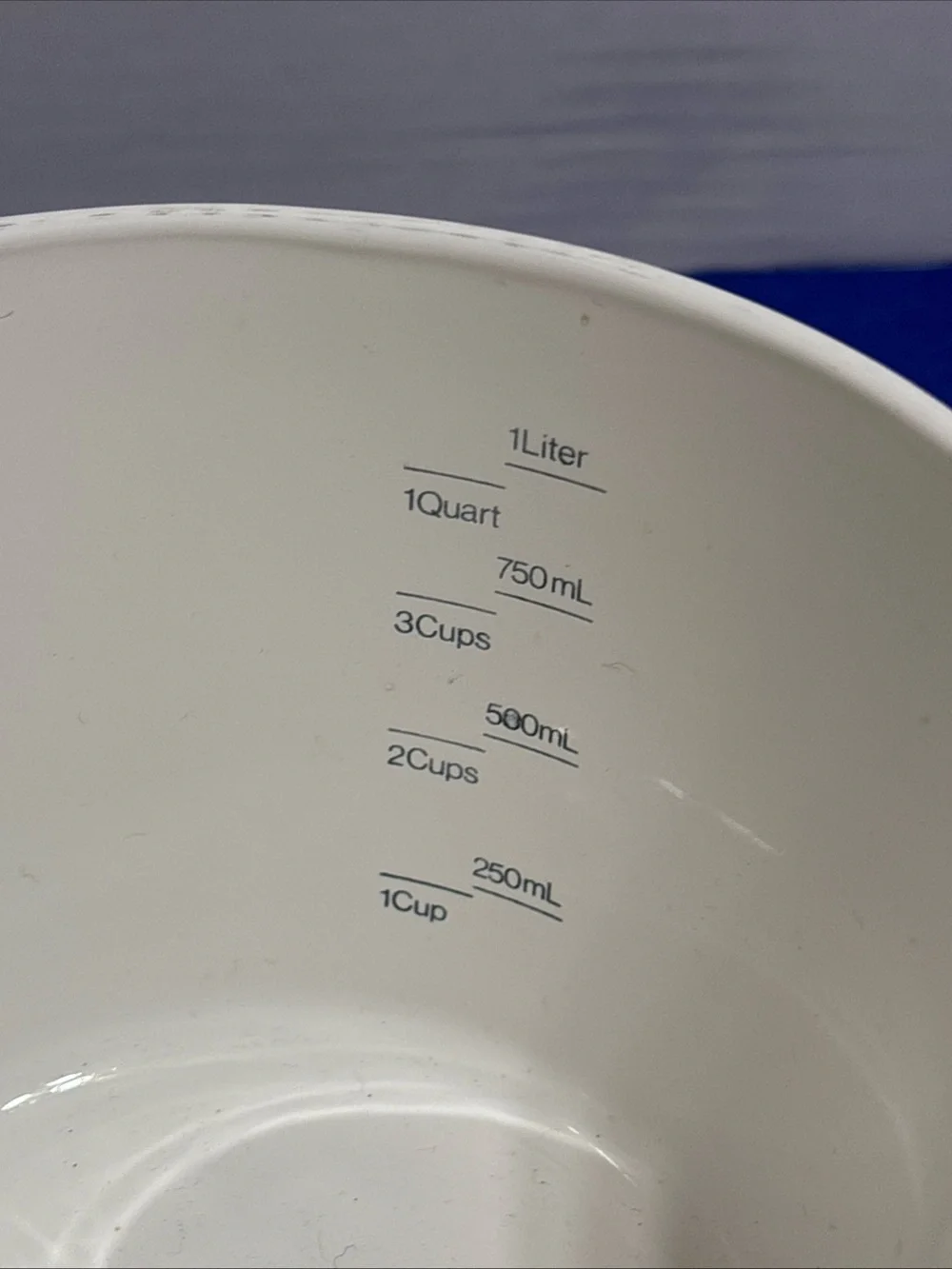 Corningware 1 quart measuring cup